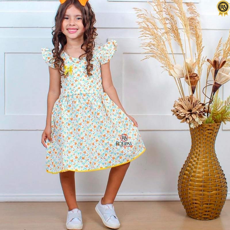 Roupa infantil de store tecido